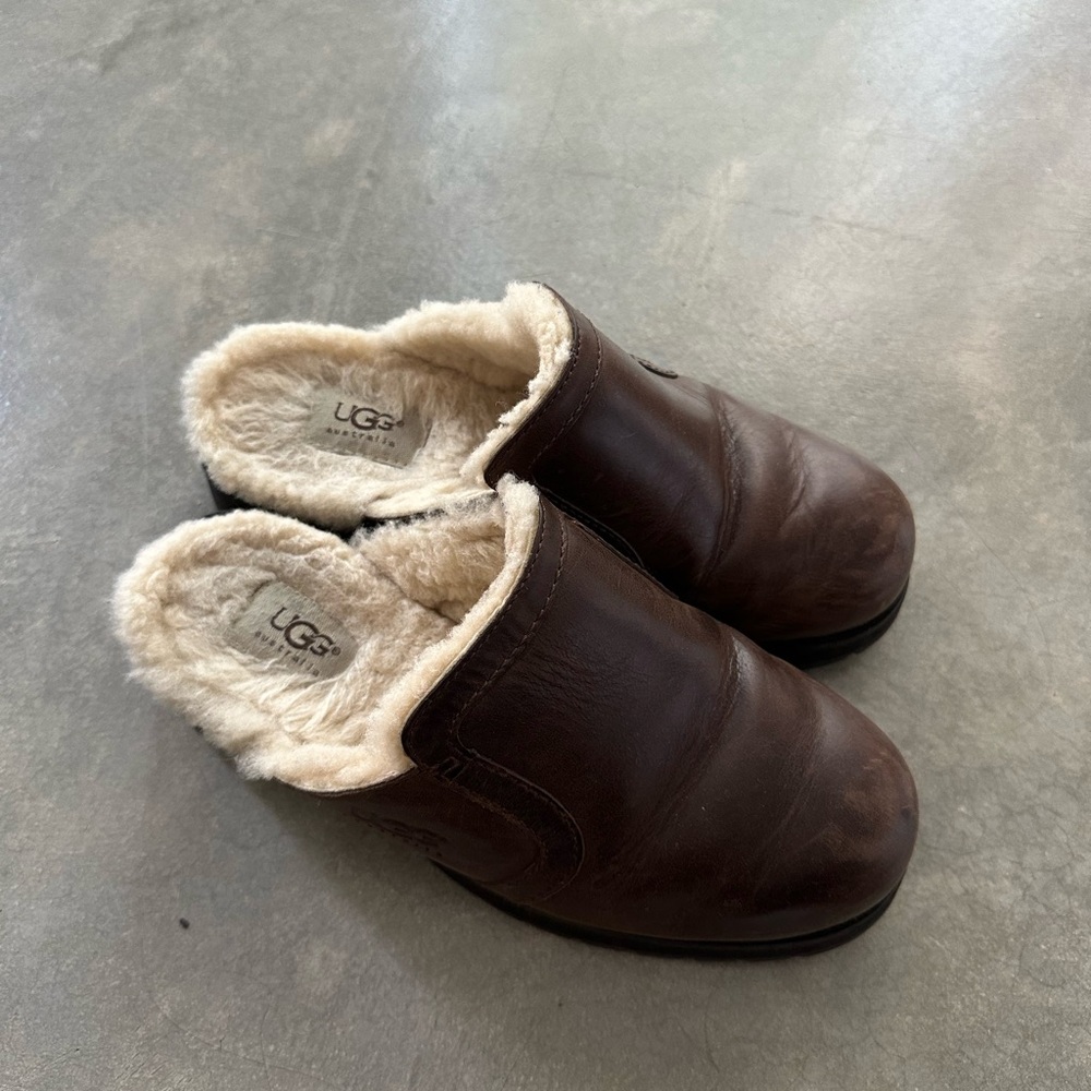 Vintage brown UGG slides / mules / clogs